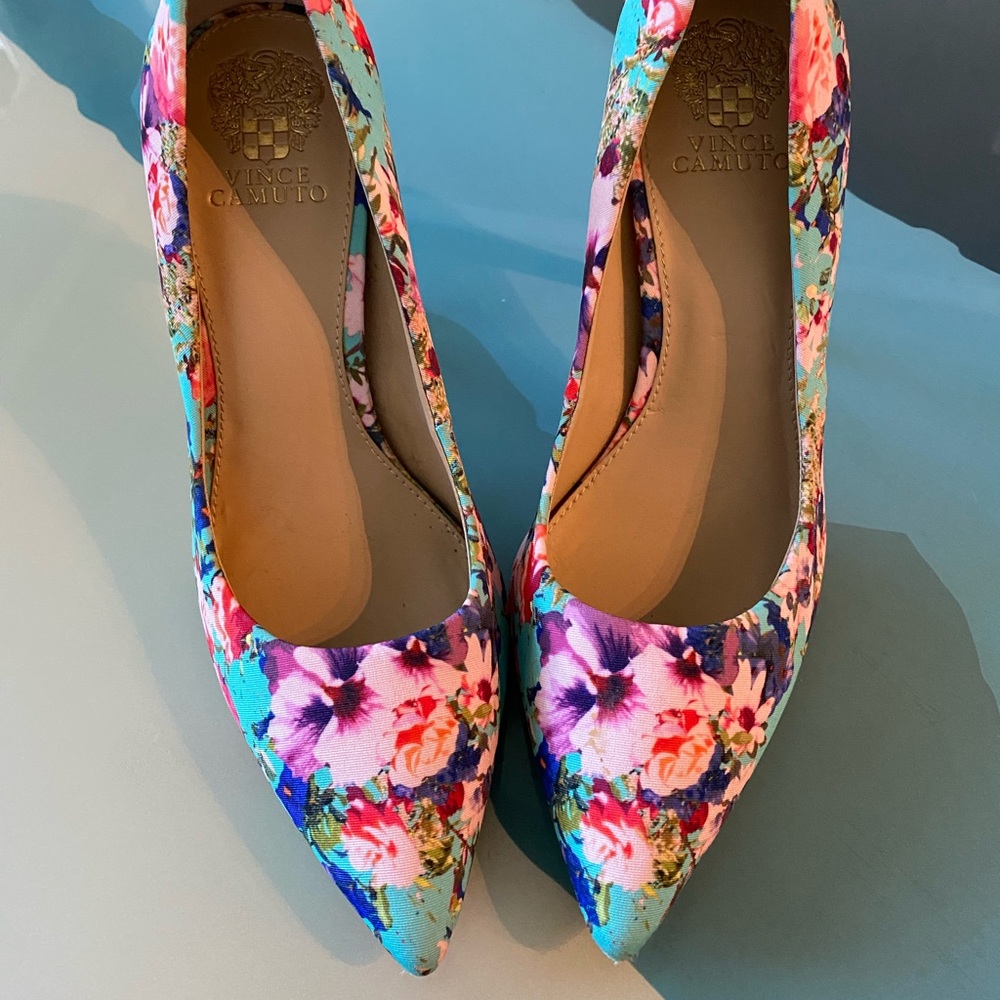 Size 10 Vince camuto pointed toe 4 inch heels